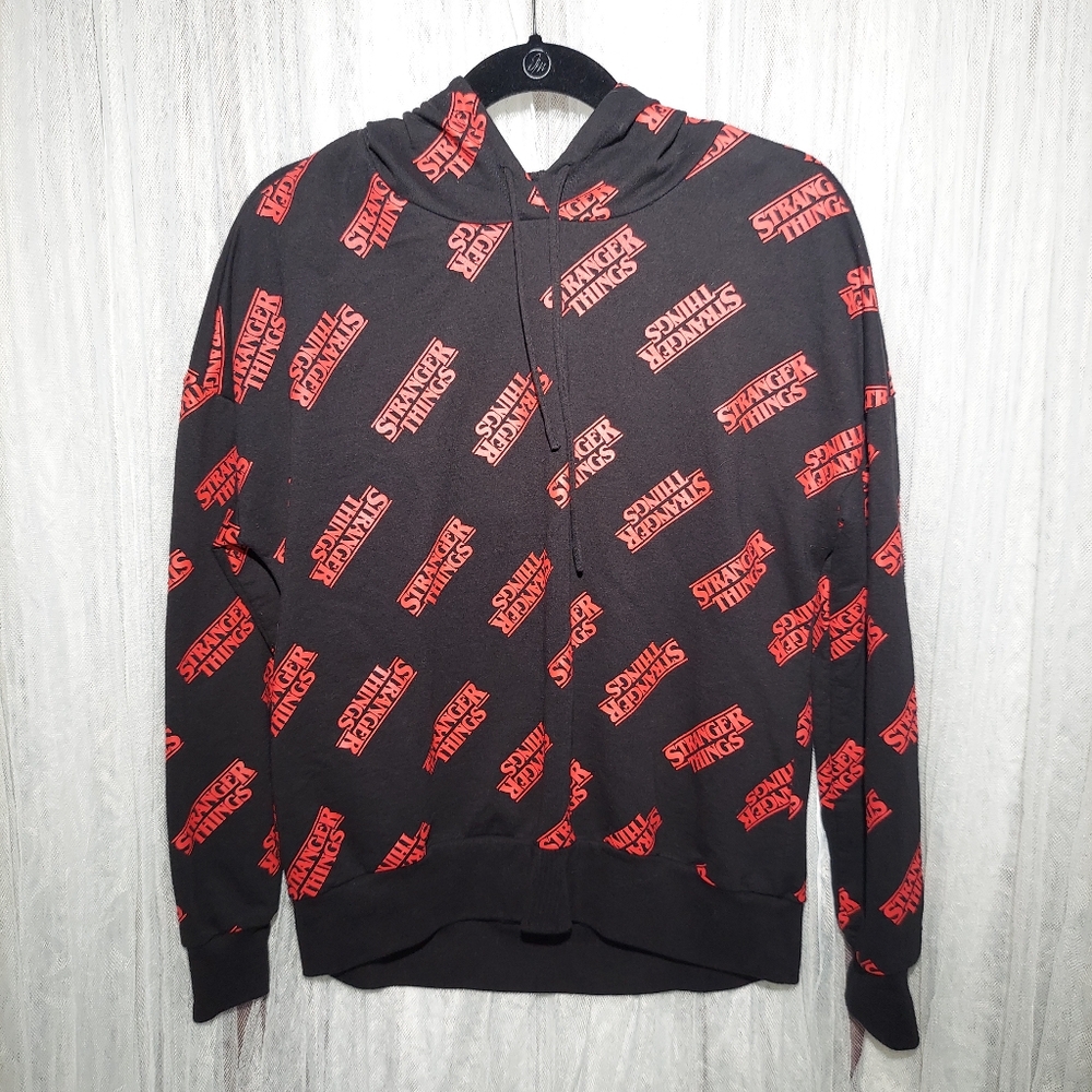 STRANGER THINGS BLACK LIGHT WEIGHT HOODIE. COTTON POLY BLEND SIZE JUNIORS LARGE